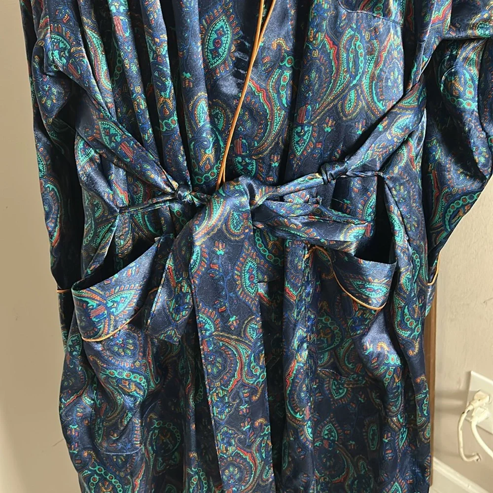 VTG Number 1 London Unisex Satin Elegant Blue Paisley Robe Large X- Large belted - Picture 6 of 14